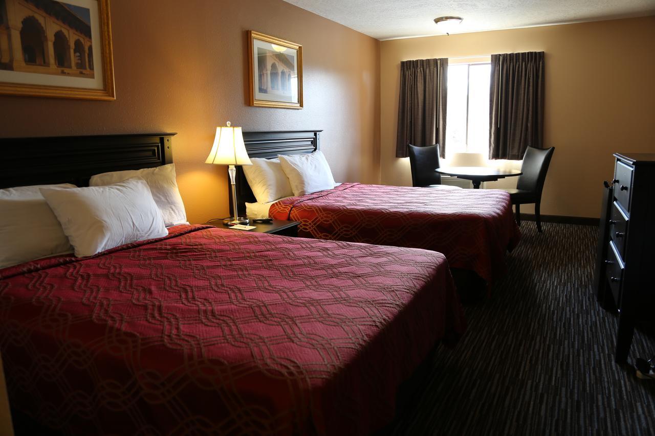 Econo Motel 3*